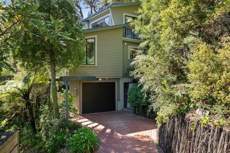 Photo of property in 136 Cheviot Road, Lowry Bay, Lower Hutt, 5013