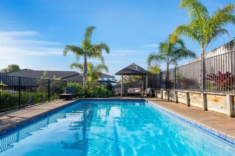 Photo of property in 17 Dunloy Place, East Tamaki Heights, Auckland, 2016