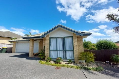 Photo of property in 4/57 Whitford Road, Botany Downs, Auckland, 2014