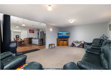 Photo of property in 84 Timaru Road, Waimate, 7924