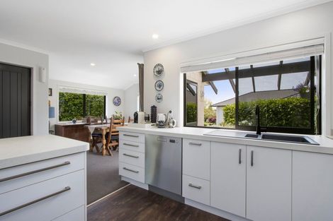 Photo of property in 10 Tranquil Grove, Omokoroa, 3114