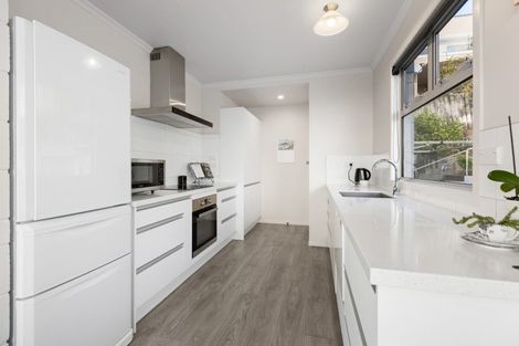 Photo of property in 14 South Road, Moturoa, New Plymouth, 4310