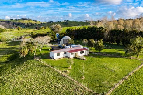 Photo of property in 272 Huarau Road, Whakapirau, Maungaturoto, 0583