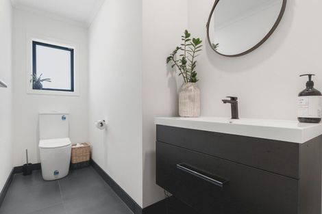 Photo of property in High Street South, Carterton, 5713