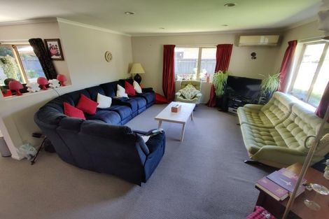 Photo of property in 24 Aragon Grove, Kingsley Heights, Upper Hutt, 5018