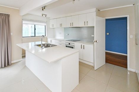 Photo of property in 20 Ganymede Place, Half Moon Bay, Auckland, 2012