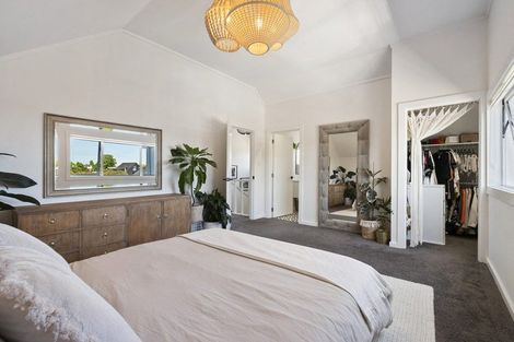 Photo of property in 17 Phoenix Avenue, Hokowhitu, Palmerston North, 4410