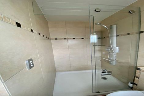 Photo of property in 26 West Lynn Road, Titirangi, Auckland, 0604