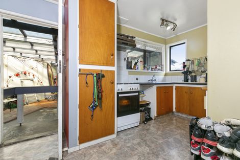 Photo of property in 15 Hydra Place, Glen Eden, Auckland, 0602