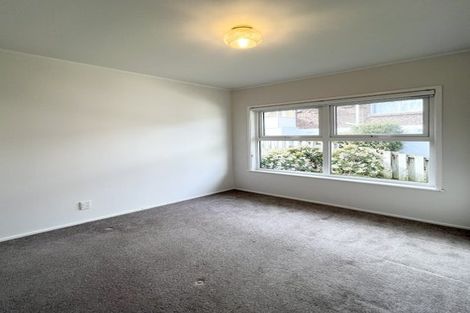 Photo of property in 1/5 Finn Place, Totara Vale, Auckland, 0629