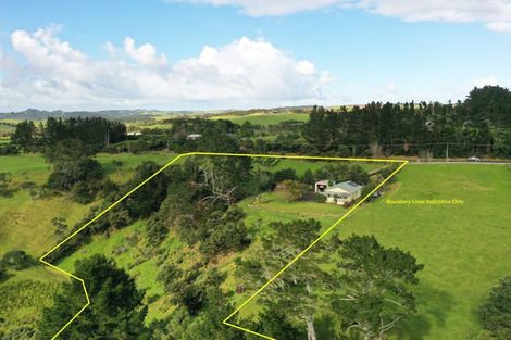 Photo of property in 2442 South Head Road, South Head, Helensville, 0874