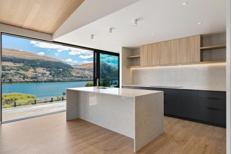 Photo of property in 6 Red Deer Rise, Kelvin Heights, Queenstown, 9300