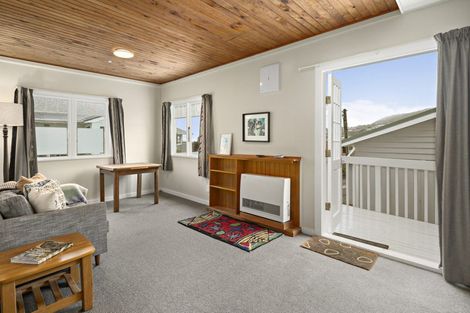 Photo of property in 2 Linwood Way, Island Bay, Wellington, 6023