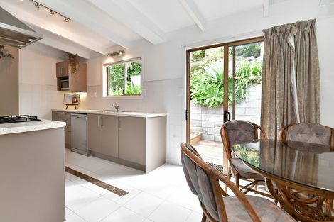 Photo of property in 6 Maori Hut Road, Red Beach, 0932