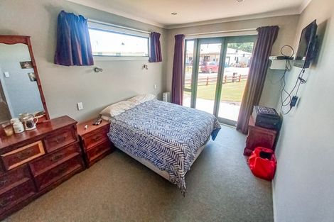 Photo of property in 5 Mcfeely Street, Tuatapere, 9620