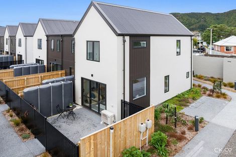 Photo of property in 130 Cambridge Terrace, Fairfield, Lower Hutt, 5011