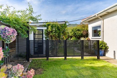 Photo of property in 396 Bay View Road, Saint Clair, Dunedin, 9012