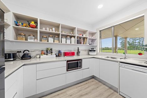 Photo of property in 32 Arthur Road, Paraite, New Plymouth, 4373