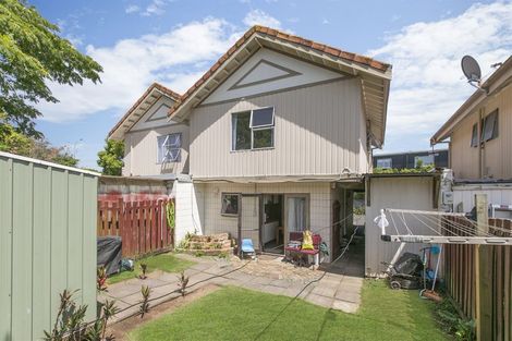 Photo of property in 2/104 Pakuranga Road, Pakuranga, Auckland, 2010
