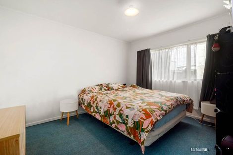 Photo of property in 1/934 East Coast Road, Northcross, Auckland, 0630