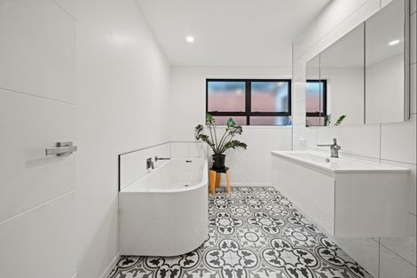 Photo of property in 51 Cyrus Street, Whalers Gate, New Plymouth, 4310