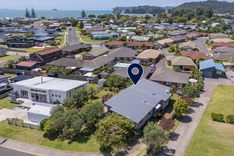 Photo of property in 5 Rena Place, Whitianga, 3510