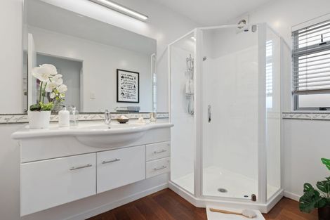 Photo of property in 2/2 Salem Place, Torbay, Auckland, 0630