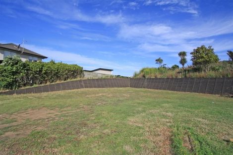 Photo of property in 3a Oakmont Crescent, Waiwhakaiho, New Plymouth, 4312