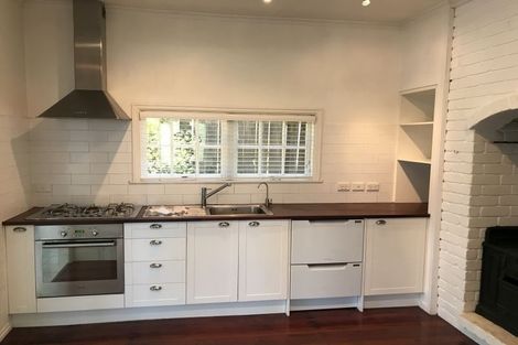 Photo of property in 8 Forrest Hill Road, Forrest Hill, Auckland, 0620