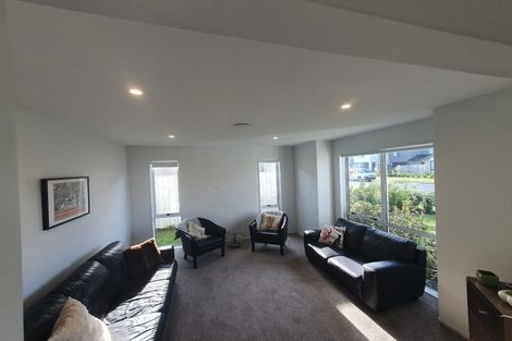 Photo of property in 23 Waituarua Drive, Takanini, 2112