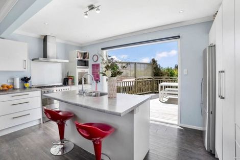 Photo of property in 4 Hatherlow Street, Glenfield, Auckland, 0629