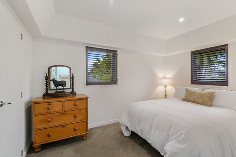 Photo of property in 87 Holly Road, St Albans, Christchurch, 8014