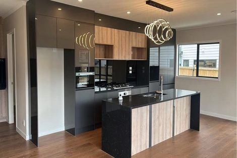 Photo of property in 2 Bendridge Street, Flat Bush, Auckland, 2019