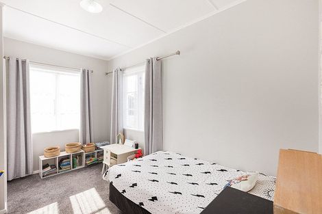 Photo of property in 35 Kauri Street, Roslyn, Palmerston North, 4414