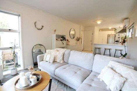 Photo of property in 27 Malters Place, Browns Bay, Auckland, 0630