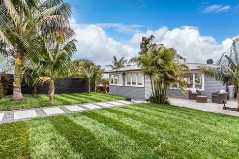 Photo of property in 13 Amberley Avenue, Te Atatu South, Auckland, 0610