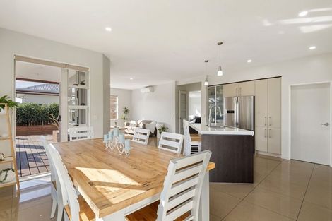 Photo of property in 4 Laurel Oak Drive, Schnapper Rock, Auckland, 0632