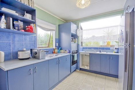 Photo of property in 28 Dungarvon Place, Clendon Park, Auckland, 2103