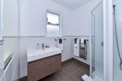 Photo of property in 37 Churchill Avenue, Manurewa, Auckland, 2102