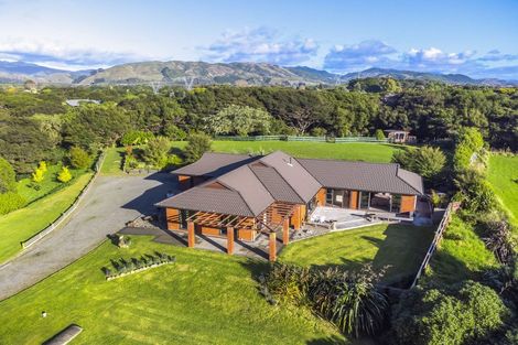 Photo of property in 8 Jacks Bush Road, Waikanae, 5391