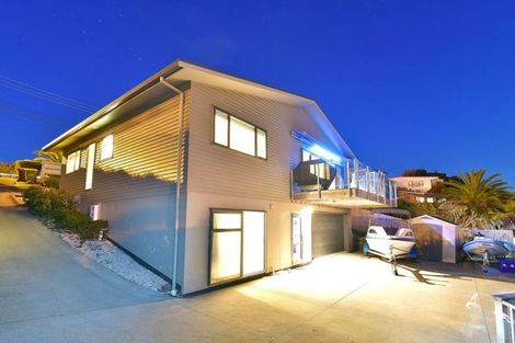 Photo of property in 3 Roberts Road, Tindalls Beach, Whangaparaoa, 0930