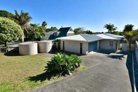 Photo of property in 36 Surf Road, Stanmore Bay, Whangaparaoa, 0932