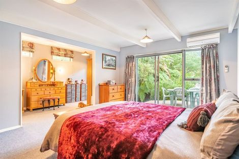 Photo of property in 84 Pinehaven Road, Pinehaven, Upper Hutt, 5019