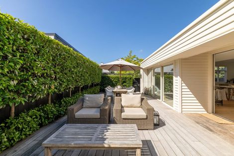 Photo of property in 33 Hawkesbury Avenue, St Albans, Christchurch, 8014