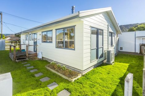Photo of property in 3 Hazel Street, Ebdentown, Upper Hutt, 5018