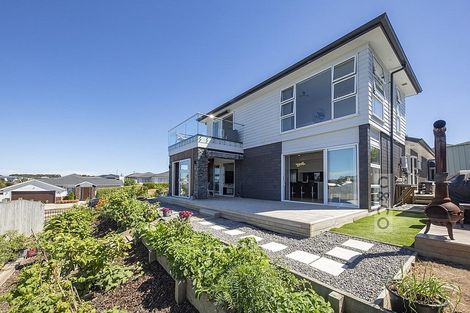 Photo of property in 2 Tauwaka Crescent, Riverhead, 0820