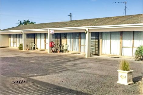 Photo of property in 219 South Road, Hawera, 4610