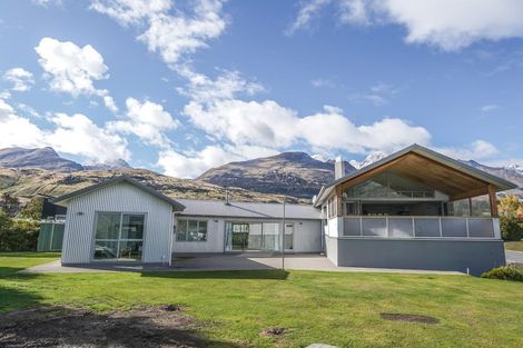 Photo of property in 8 Invincible Drive, Glenorchy, 9372