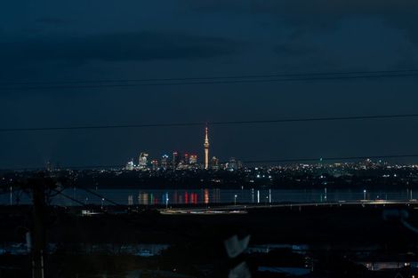 Photo of property in 1a Wakeling Avenue, Te Atatu South, Auckland, 0610