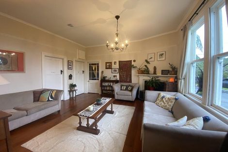 Photo of property in 1 Maungaraki Road, Korokoro, Lower Hutt, 5012